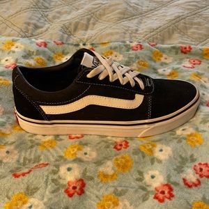 Size 8 Women’s black/white Vans